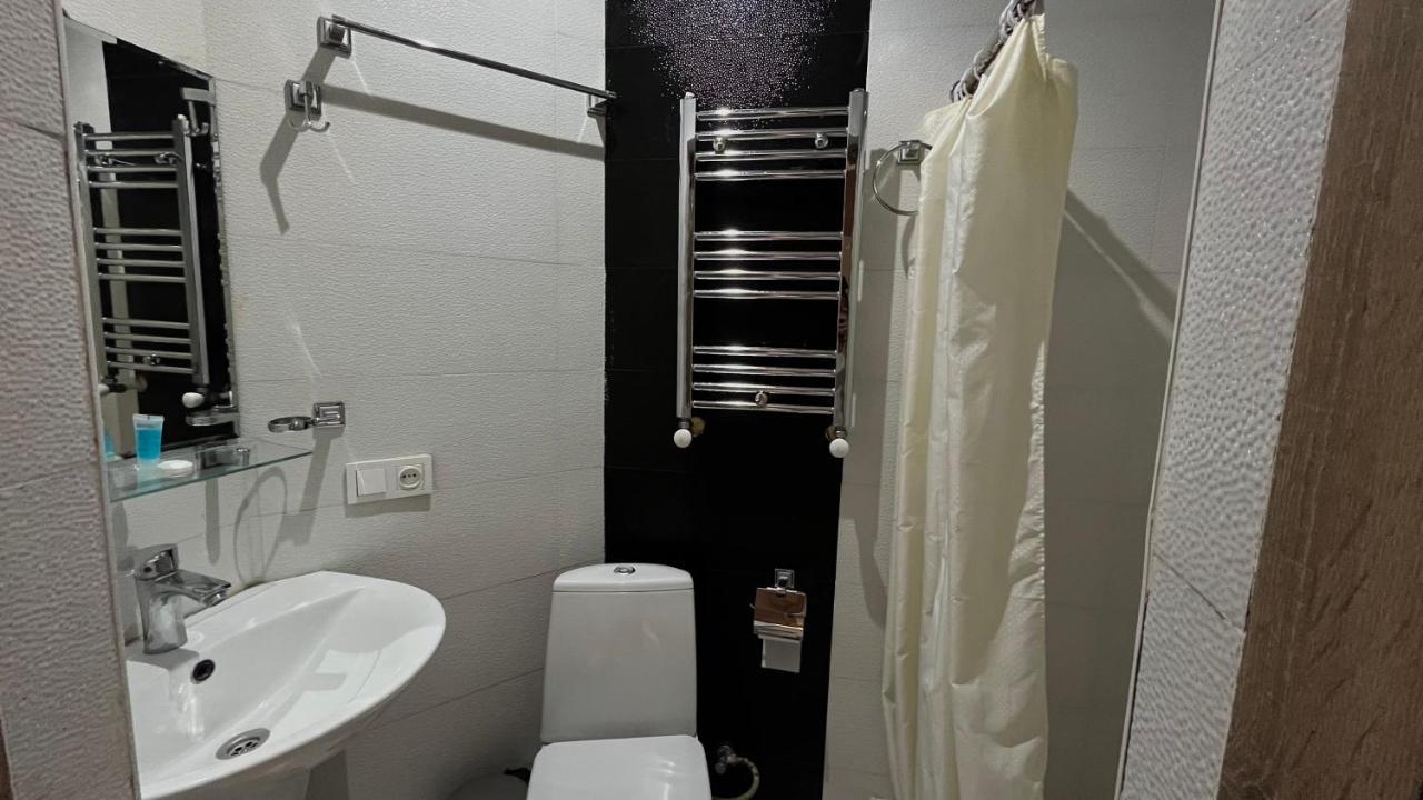Hotel Tourist Tbilisi Esterno foto