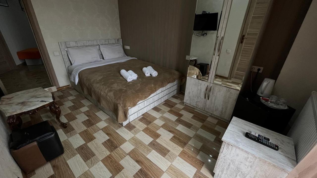 Hotel Tourist Tbilisi Esterno foto