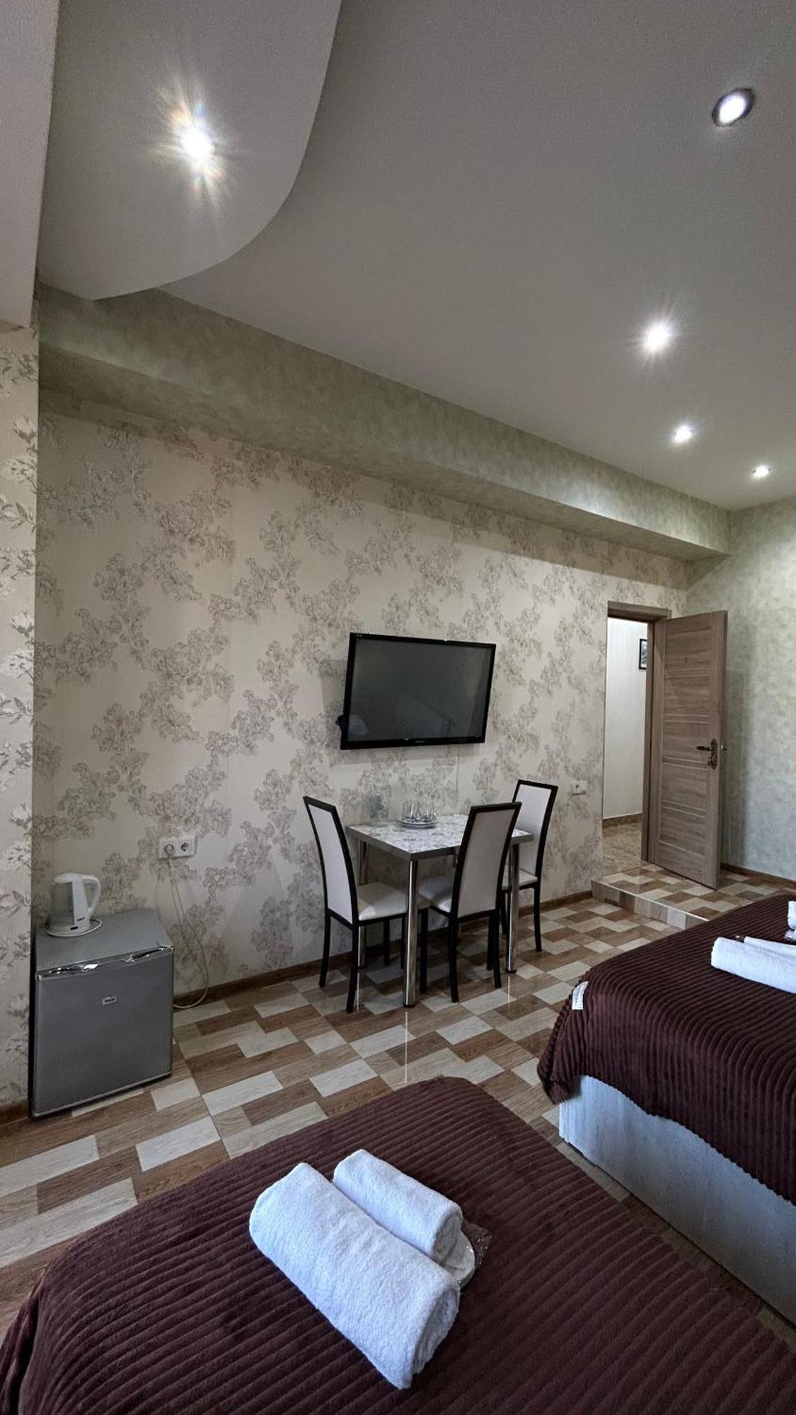 Hotel Tourist Tbilisi Esterno foto