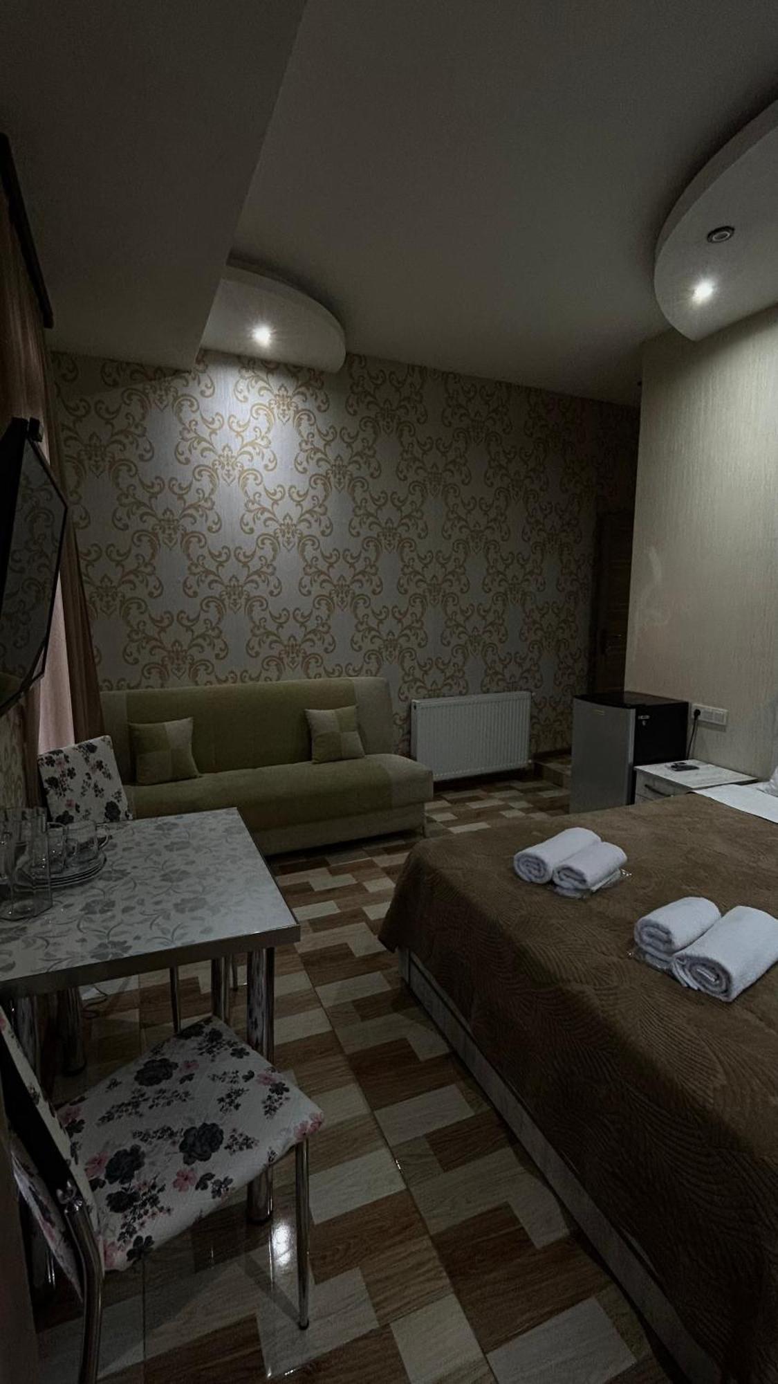 Hotel Tourist Tbilisi Esterno foto