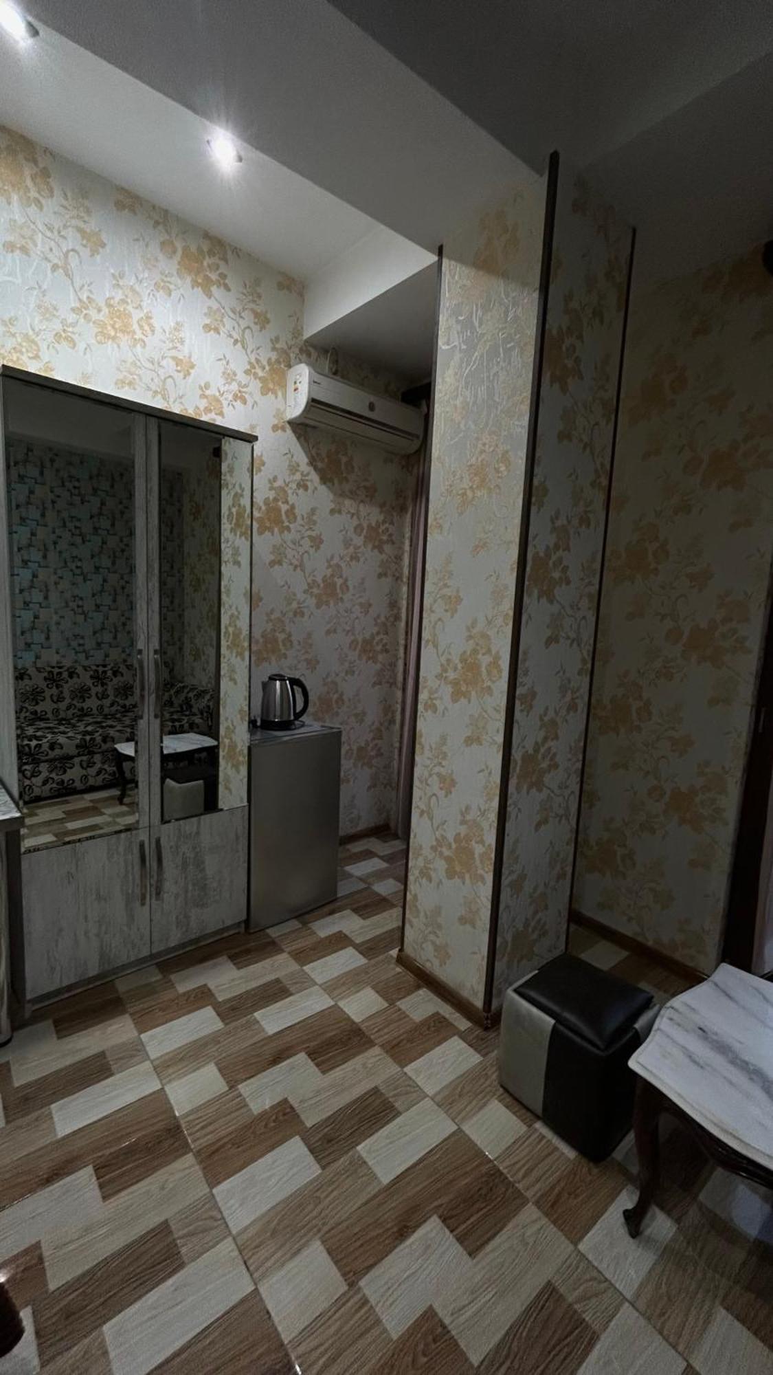 Hotel Tourist Tbilisi Esterno foto