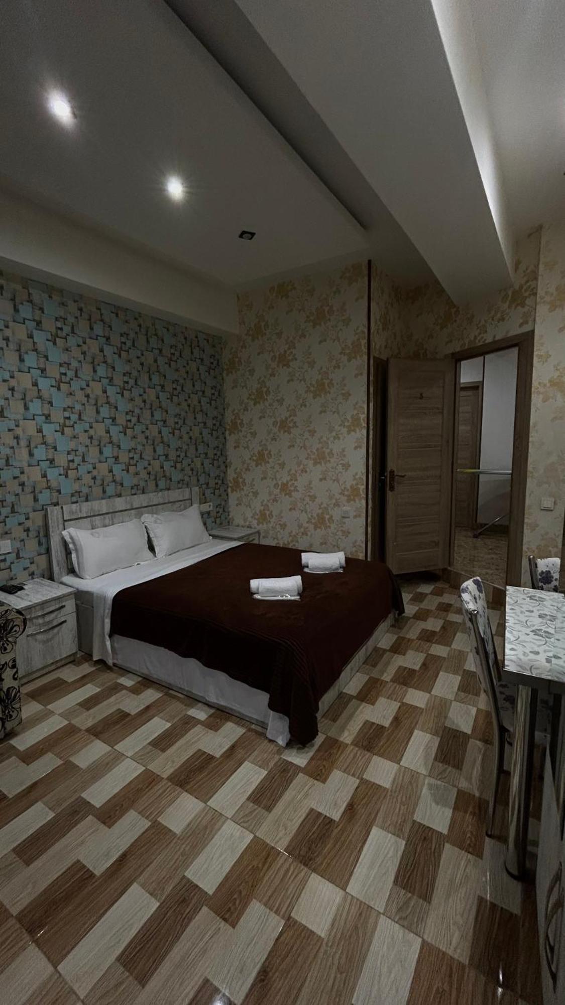 Hotel Tourist Tbilisi Esterno foto
