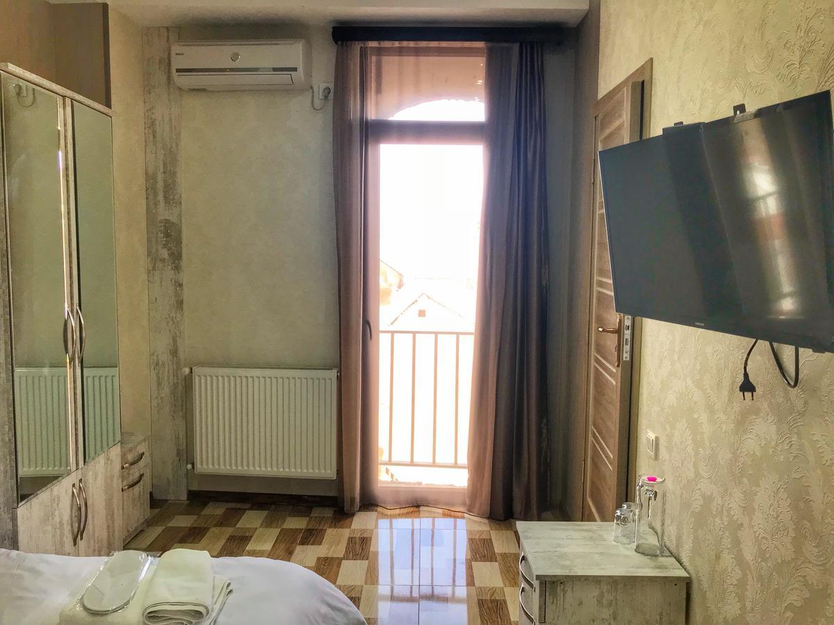Hotel Tourist Tbilisi Esterno foto