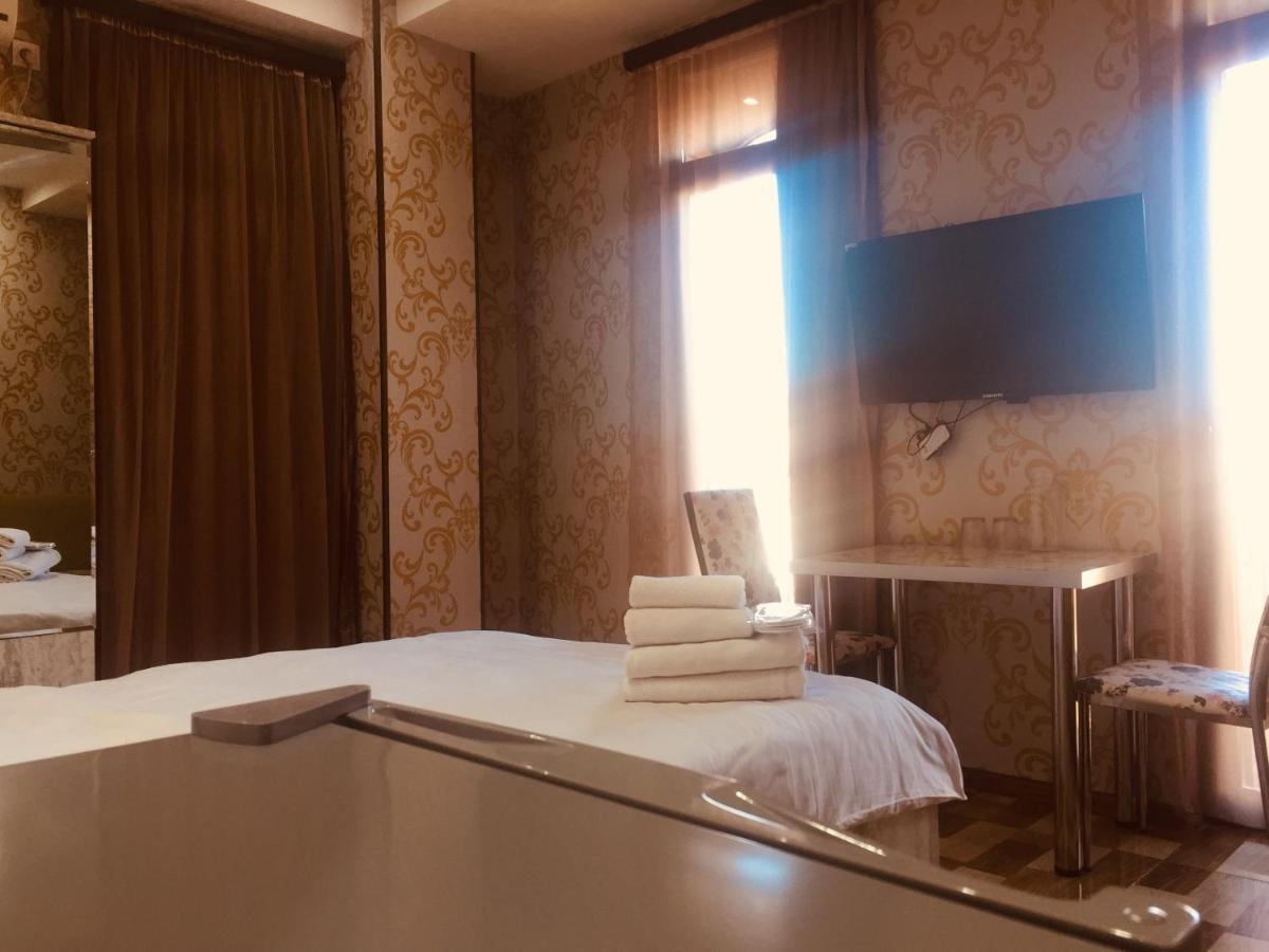 Hotel Tourist Tbilisi Esterno foto