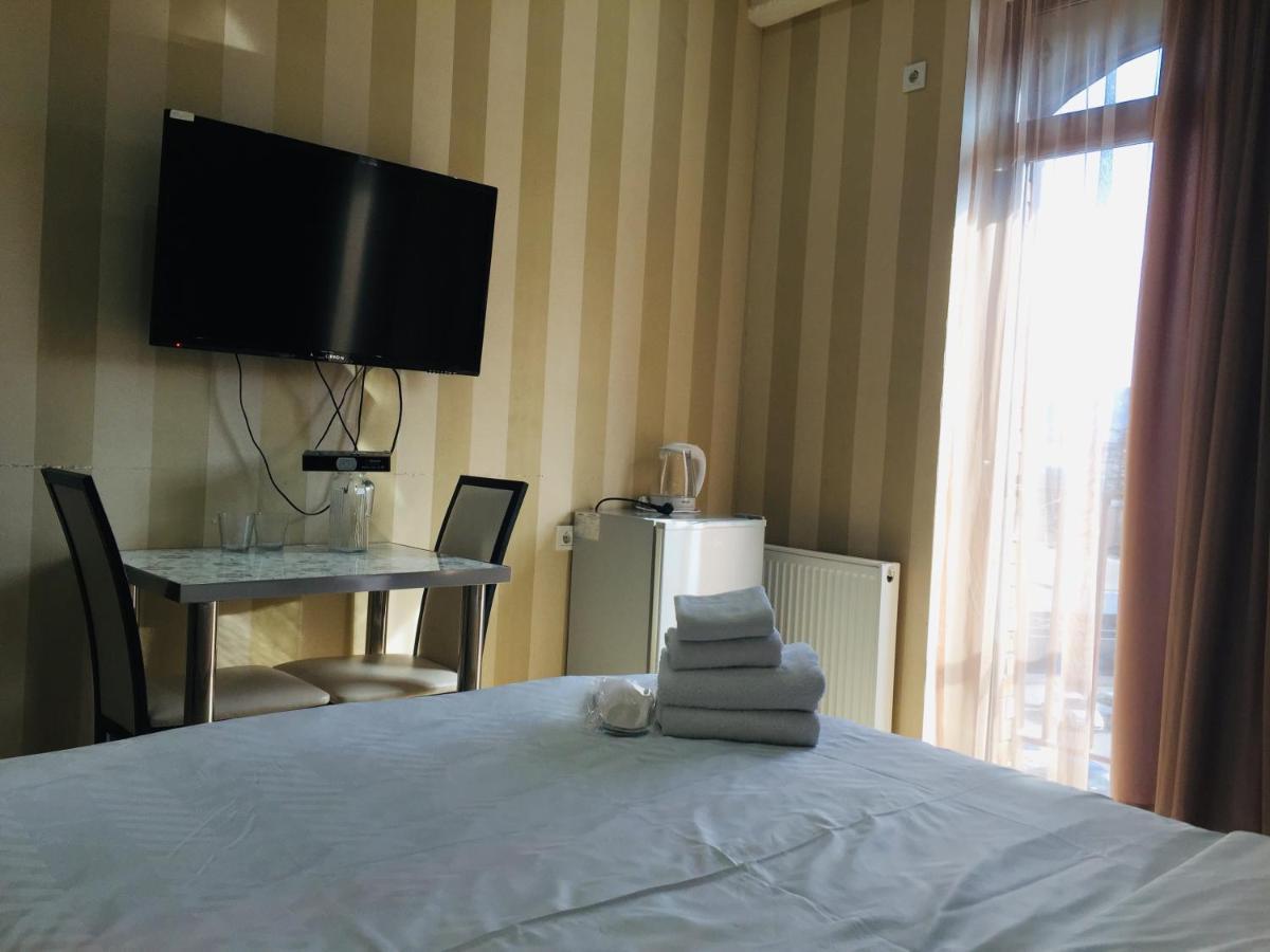 Hotel Tourist Tbilisi Esterno foto