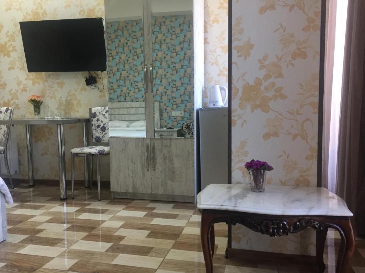 Hotel Tourist Tbilisi Esterno foto