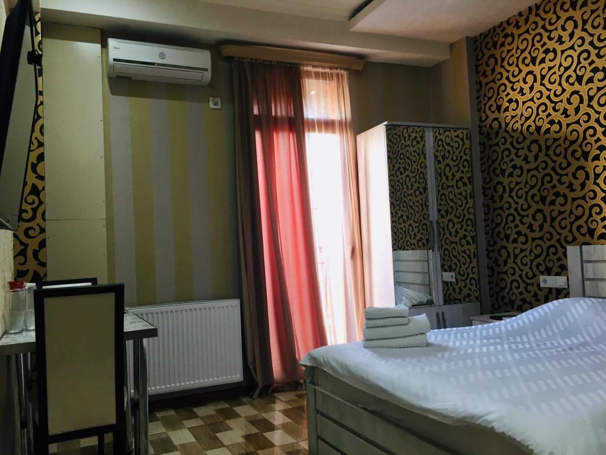 Hotel Tourist Tbilisi Esterno foto