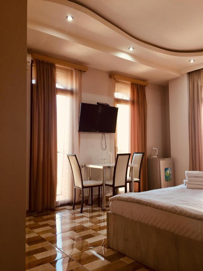Hotel Tourist Tbilisi Esterno foto